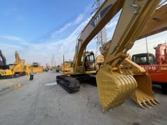 2022 Caterpillar 320B crawler excavator, front three-quarter view 2022 Caterpillar 320B crawler excavator, front three-quarter view