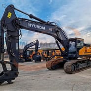 2020 Hyundai 520 crawler excavator, side view