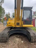 2017 Komatsu PC220-8 rupsgraafmachine, vooraanzicht