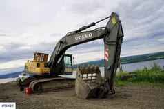 2008 Volvo EC240CL crawler excavator, side view 2008 Volvo EC240CL crawler excavator, side view