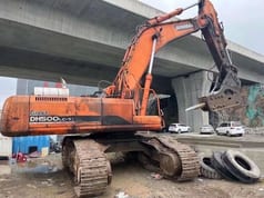 Doosan DH500LC-7 excavator, side profile view