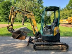 2013 Yanmar VIO25-4 mini excavator, side view 2013 Yanmar VIO25-4 mini excavator, side view