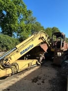 2006 Komatsu PC210LC-8 crawler excavator, side profile view 2006 Komatsu PC210LC-8 crawler excavator, side profile view