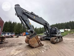 2021 Liebherr R966 HD crawler excavator, front three-quarter view