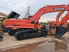 2024 Doosan DX300LC crawler excavator, side view 2024 Doosan DX300LC crawler excavator, side view