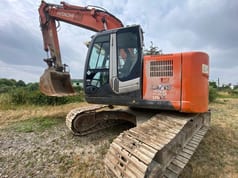 2012 Hitachi Zaxis 225USLC crawler excavator, side view 2012 Hitachi Zaxis 225USLC crawler excavator, side view