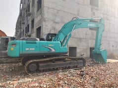 2018 Kobelco SK350 crawler excavator, side view 2018 Kobelco SK350 crawler excavator, side view