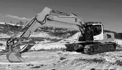 2015 Liebherr R926SLC crawler excavator side view 2015 Liebherr R926SLC crawler excavator side view