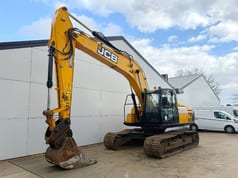 2017 JCB JS220LC crawler excavator, side view