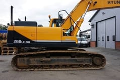 2015 Hyundai R260LC-9A crawler excavator, side profile view 2015 Hyundai R260LC-9A crawler excavator, side profile view