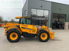 2022 JCB 542-70 Agri Xtra telehandler, side view