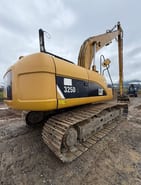 2007 Caterpillar 325DL crawler excavator, rear three-quarter view 2007 Caterpillar 325DL crawler excavator, rear three-quarter view