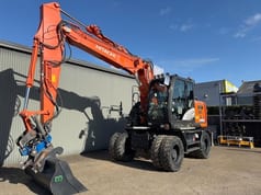 2017 Hitachi ZX145W-6 wheel excavator, front three-quarter view