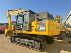 2018 Komatsu PC200-8 paletli ekskavatör, yandan görünüm 2018 Komatsu PC200-8 paletli ekskavatör, yandan görünüm