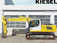 2017 Liebherr R922 SLC crawler excavator side view 2017 Liebherr R922 SLC crawler excavator side view