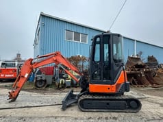 2006 Hitachi ZX27 U-2 mini excavator, side view