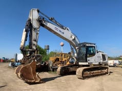 2014 Liebherr R936LC crawler excavator, side view 2014 Liebherr R936LC crawler excavator, side view