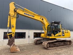 2020 Komatsu PC240LC-11 crawler excavator side view 2020 Komatsu PC240LC-11 crawler excavator side view