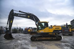 2014 Volvo EC300DNL crawler excavator, side profile view