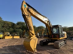Koparka gąsienicowa 2020 Caterpillar 320DL, widok z przodu pod kątem 3/4