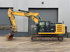2014 Caterpillar 320E crawler excavator, side profile view