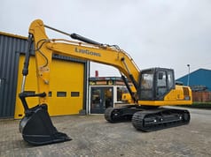 2025 LiuGong 922E crawler excavator, side profile view