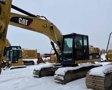 2010 Caterpillar 320D L koparka gąsienicowa, widok z boku 2010 Caterpillar 320D L koparka gąsienicowa, widok z boku