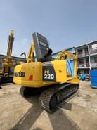 Excavadora de orugas Komatsu PC220-8 2018, vista trasera tres cuartos