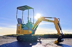 2025 APS KME08 mini excavator, side view 2025 APS KME08 mini excavator, side view