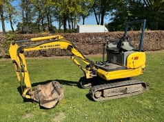 2006 New Holland E18R mini excavator, side view
