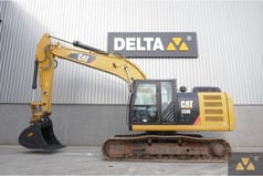2016 Caterpillar 320EL crawler excavator, side profile view 2016 Caterpillar 320EL crawler excavator, side profile view