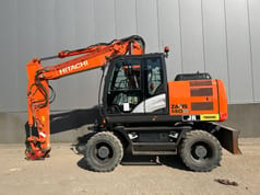 2015 Hitachi Zaxis 140W wheel excavator, side view 2015 Hitachi Zaxis 140W wheel excavator, side view