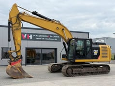 2016 Caterpillar 320EL crawler excavator side view 2016 Caterpillar 320EL crawler excavator side view