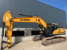 2016 Hyundai HX380L crawler excavator, side view