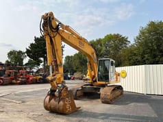 2000 Liebherr R924 LITRONIC crawler excavator, front three-quarter view