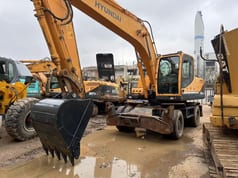 Hyundai R210W-9 wheel excavator, front three-quarter view