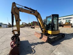 2019 Caterpillar 305.5E2 crawler excavator, side view 2019 Caterpillar 305.5E2 crawler excavator, side view