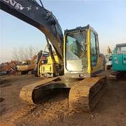 Volvo EC140B crawler excavator, front three-quarter view