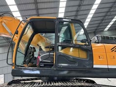 2012 Hyundai 305-9VS crawler excavator cab view