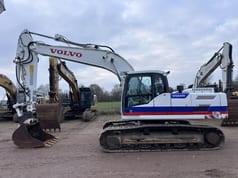 2013 Volvo EC220DL crawler excavator, side view 2013 Volvo EC220DL crawler excavator, side view