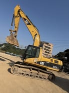 2006 Caterpillar 325CL crawler excavator, side profile view 2006 Caterpillar 325CL crawler excavator, side profile view