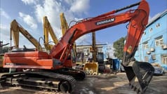 2019 Doosan DX300LC crawler excavator, side profile view 2019 Doosan DX300LC crawler excavator, side profile view