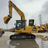 2011 Komatsu PC210-8 crawler excavator side view 2011 Komatsu PC210-8 crawler excavator side view