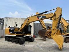Excavadora Caterpillar 320D2 2024, vista de perfil lateral