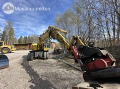 2007 Komatsu PW140-7 wheel excavator, front three-quarter view