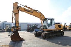 2008 Liebherr R916 LC crawler excavator, side view 2008 Liebherr R916 LC crawler excavator, side view