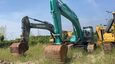 2018 Kobelco SK350D crawler excavator, front three-quarter view