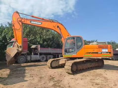 2025 Doosan DX300LCA crawler excavator, side view 2025 Doosan DX300LCA crawler excavator, side view