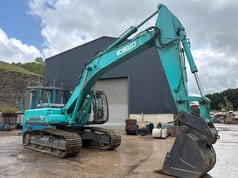 2007 Kobelco SK480 excavator, side view