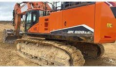 2022 Doosan DX800LC-7 crawler excavator side view 2022 Doosan DX800LC-7 crawler excavator side view